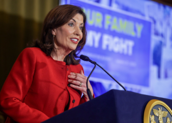 Governor Hochul Proposes Statewide Cellphone Ban in Schools