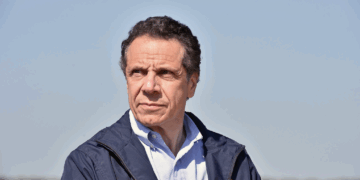 Poll Shows Cuomo Closing Gap on Mamdani as NYC Mayoral Race Tightens